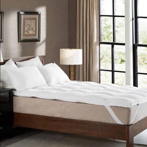 Queen Luxury Down Alternative Mattress Topper - Picture 3 of 5